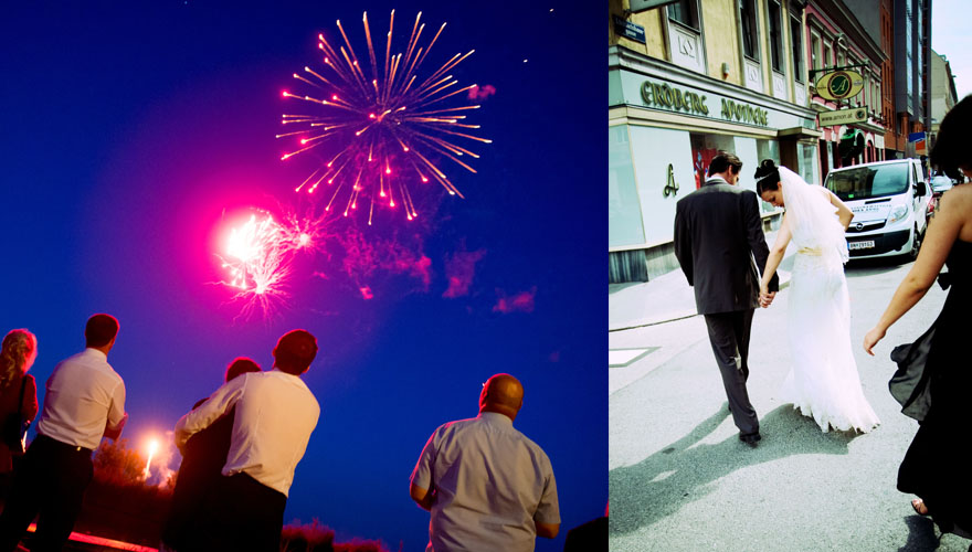 Eine Serie von zwei Fotos zeigt eine Hochzeitsgesellschaft welche ein Feuerwerk am nächtlichen Himmel beobachtet. Das zweite Foto zeigt ein Brautpaar, wie sie gerade eine Strasse überqueren. Es scheint, dass die Braut probleme mit dem Kleidersaum hat, de